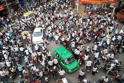 Ở Việt Nam, mỗi lần ra đường là mỗi lần mạo hiểm