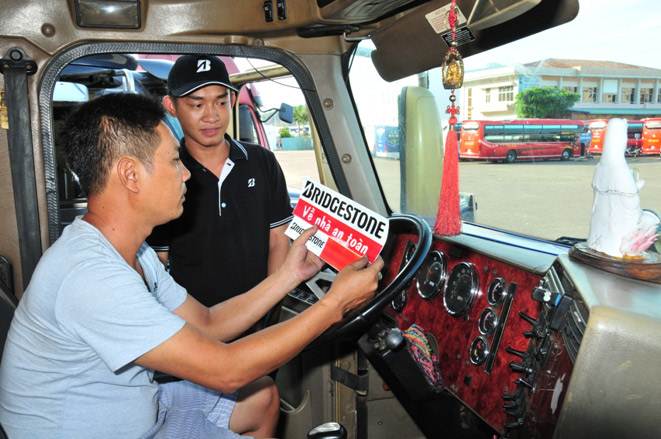 Miếng dán phản quang Bridgestone hữu ích