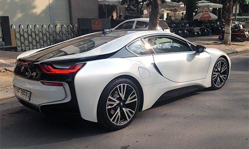 Xe sang BMW i8 biển đẹp tại Việt Nam 